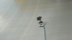 Петля (левая) Б/У ASUS F552W
